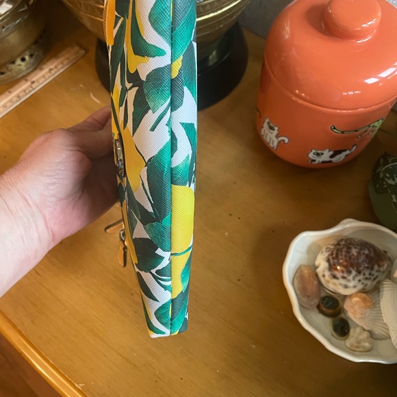 Giani Bernini Lemon Print Wristlet EUC. - Picture 13 of 16